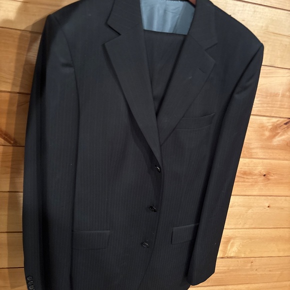 Hugo Boss 130s Suit - Picture 7 of 8